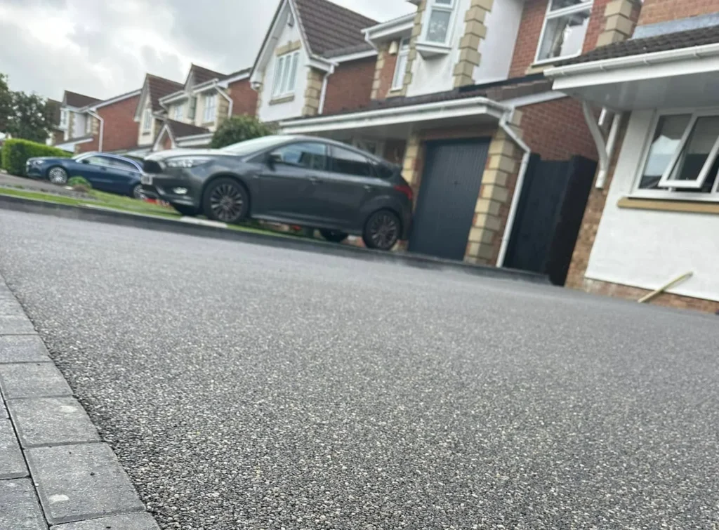 Resin Driveway image9